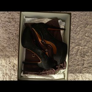 Women’s Suede Gucci open toe shoes